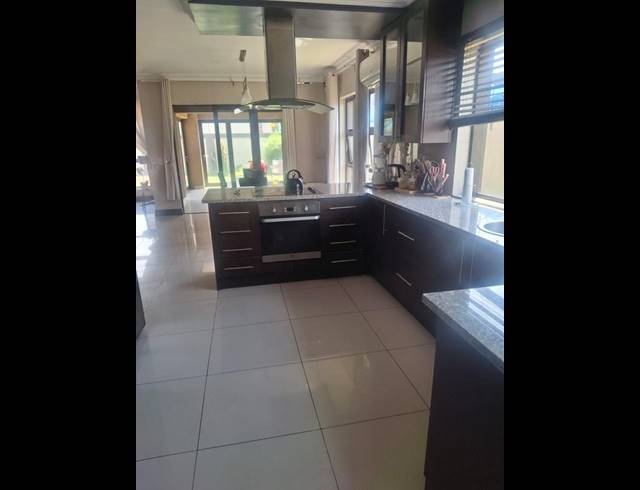 3 BEDROOM PROPERTY TO RENT IN VANDERBIJLPARK SW 5